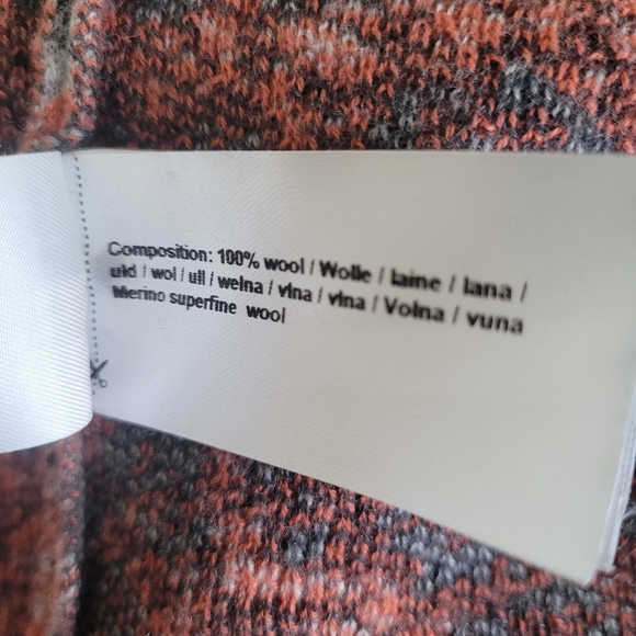 100% wool soft cozy Ivko roses sweater - Picture 7 of 7